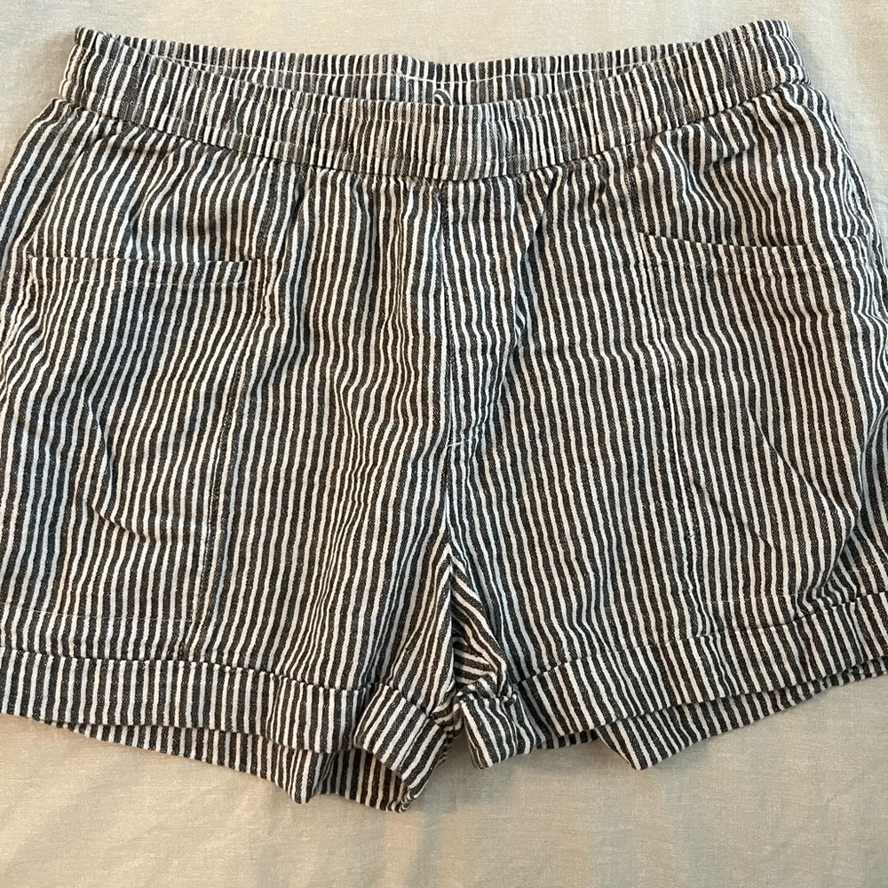 Striped linen shorts